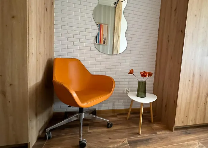 A3 - Queen Double Room - Warsaw City Haven - Two Shared Bathrooms
